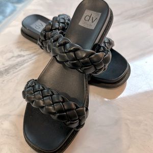 Like new dv Dolce Vita sandals size 8 1/2